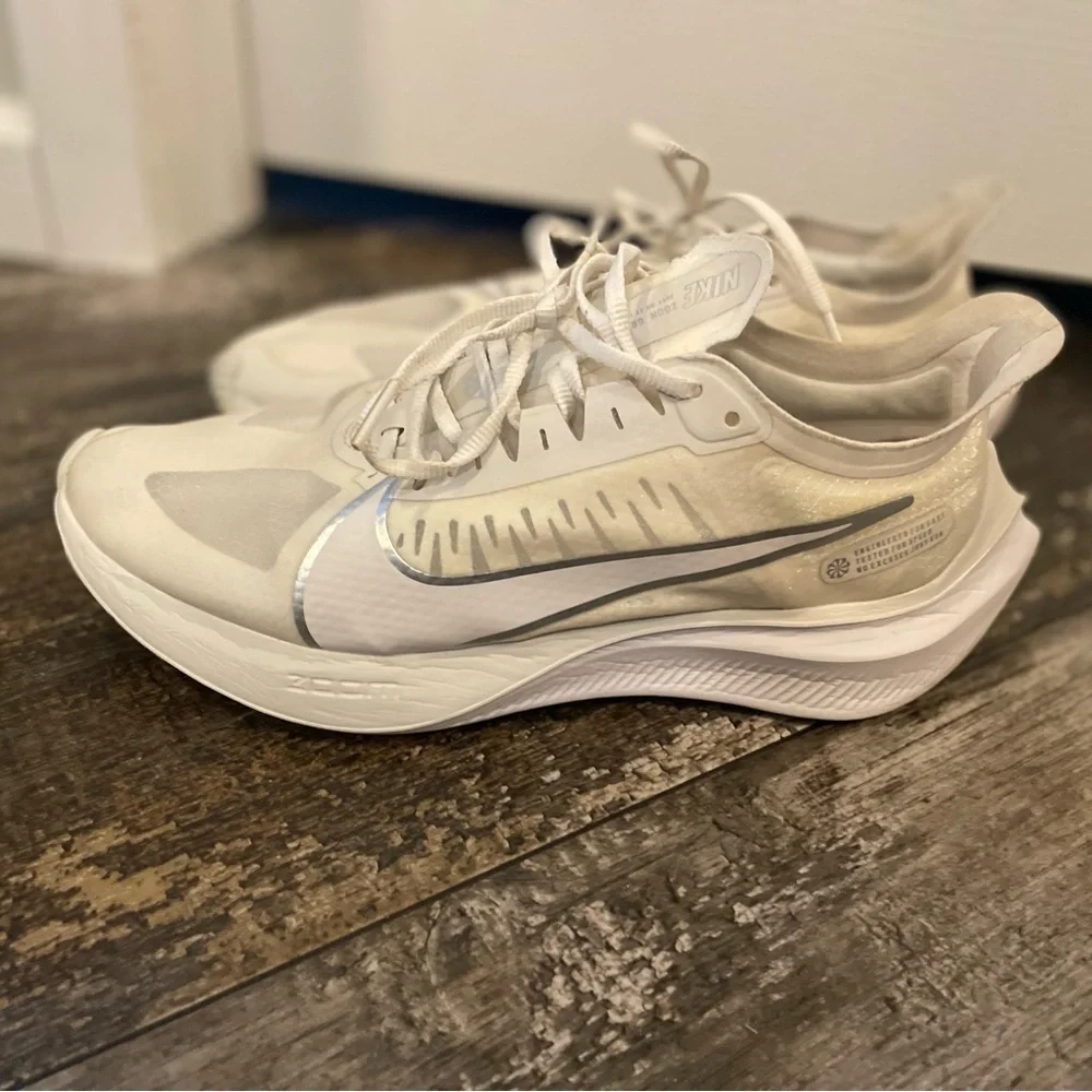 Nike Womens Zoom Gravity BQ3203-001 Ivory Running Shoes Sneakers Size 8.5 EUC